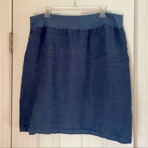 Knee-length form fitting cotton skirt with elastic waist